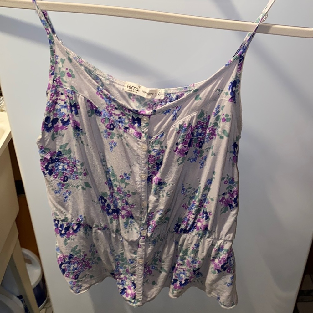 Cute floral print blouse with buttons.